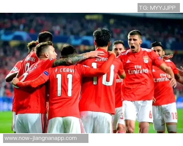 欧冠小组赛焦点对决本菲卡与阿贾克斯谁能打破0分尴尬局面